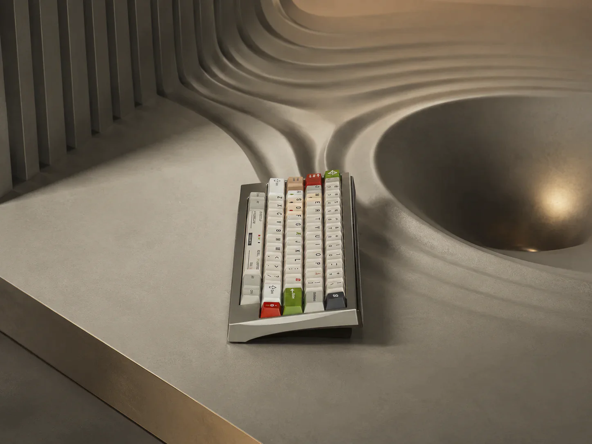 Sensy Lab Supernova case finish, rear weight and badge
