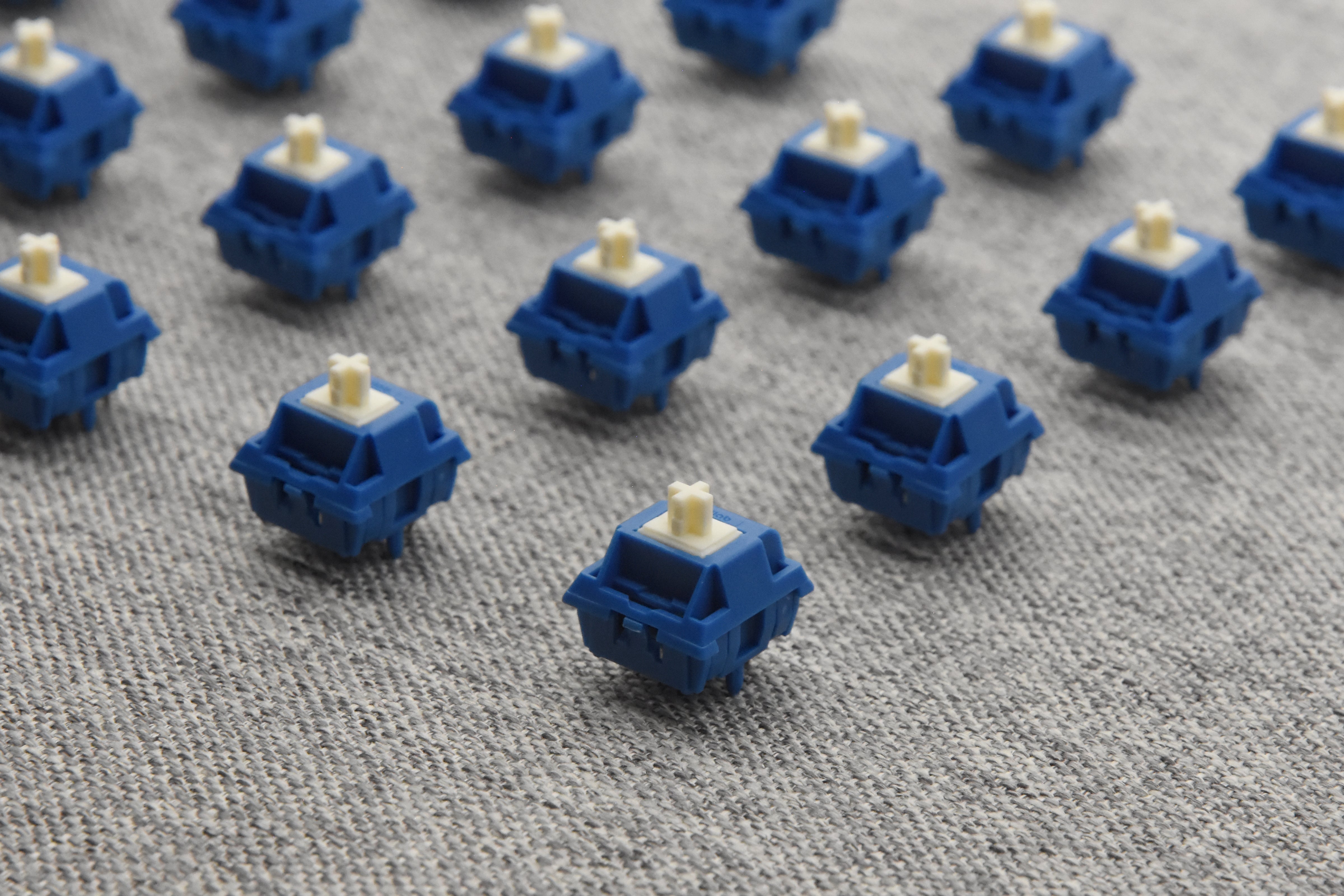 KEYGEEK BRINY LINEAR SWITCH FACTORY LUBED EDITION (10PCS)