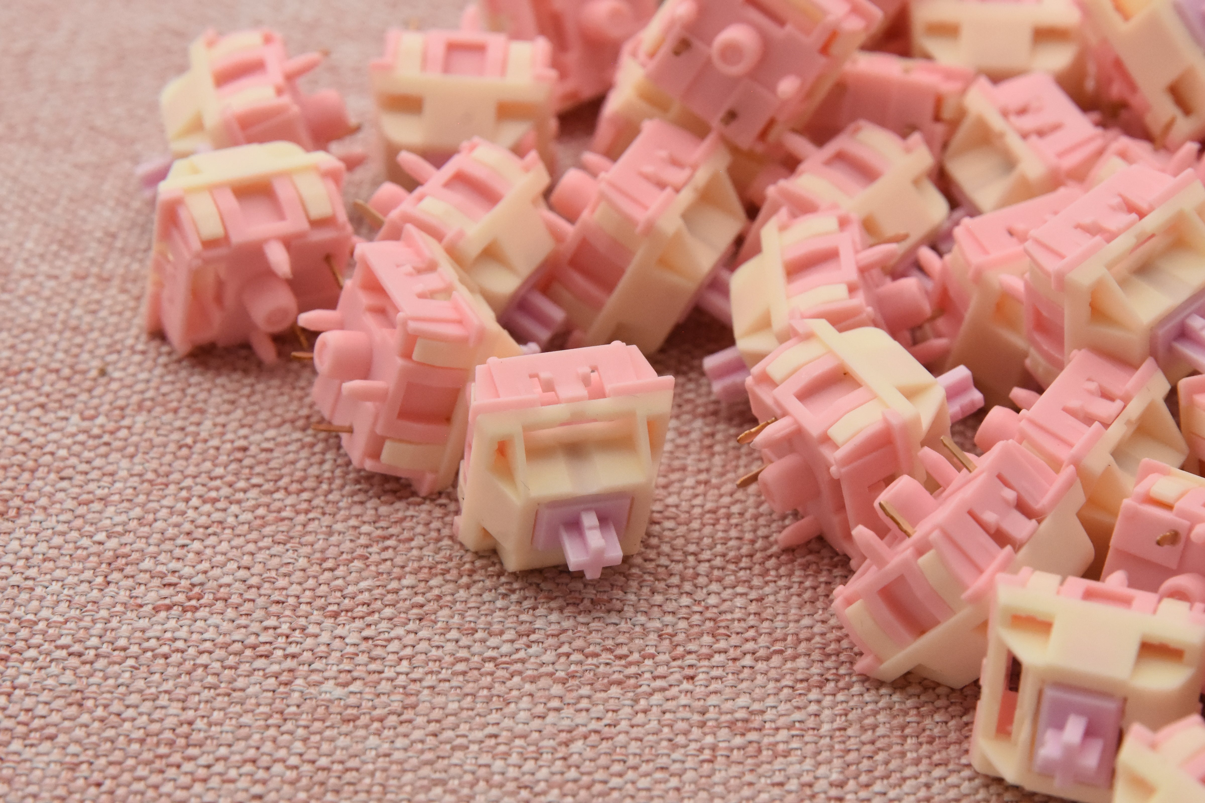 KEYGEEK STRAWBERRY BUNNY LINEAR SWITCH FACTORY LUBED EDITION (10PCS)