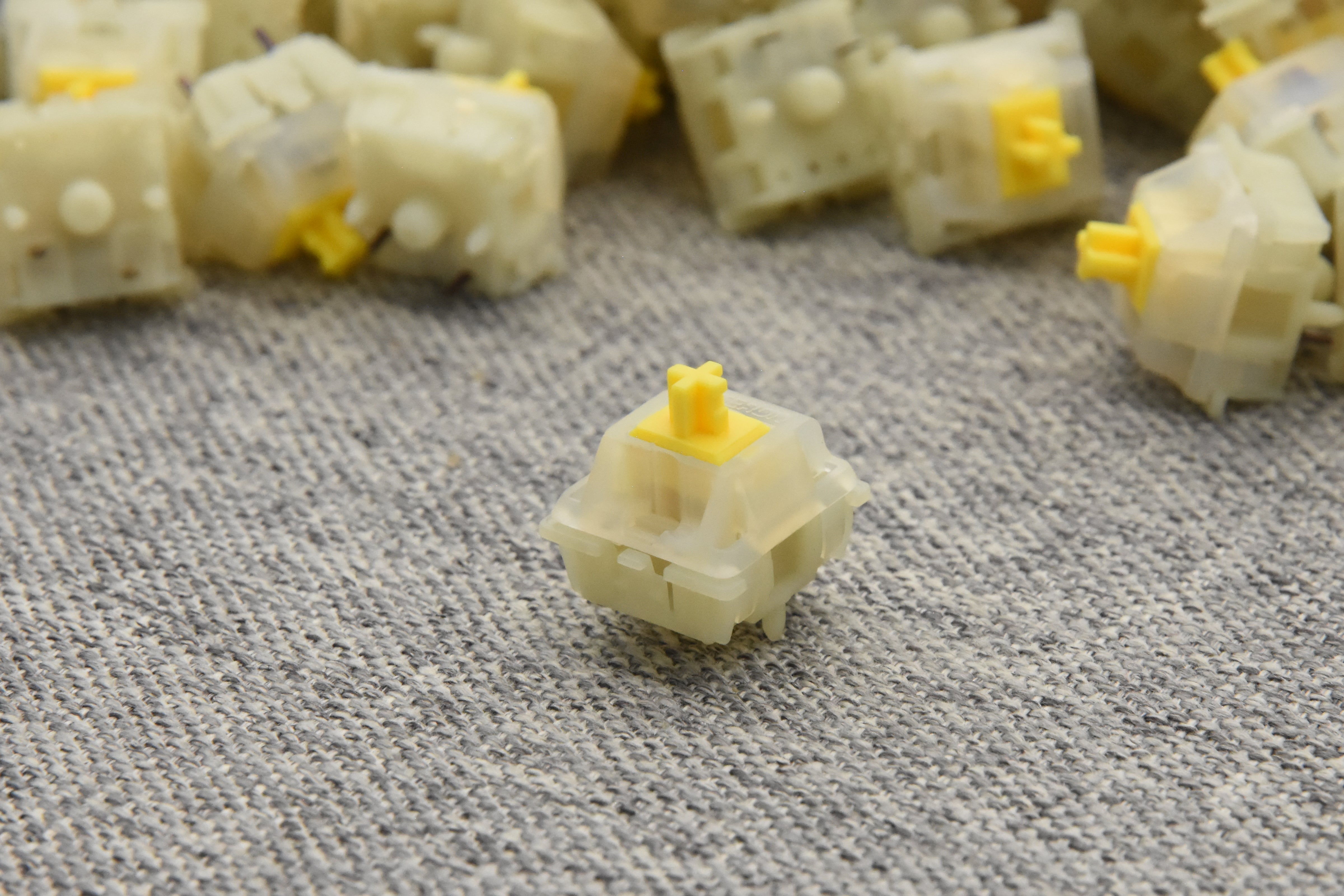 MODDED GATERON MILKY YELLOW PRO LINEAR SWITCH (10 PCS)