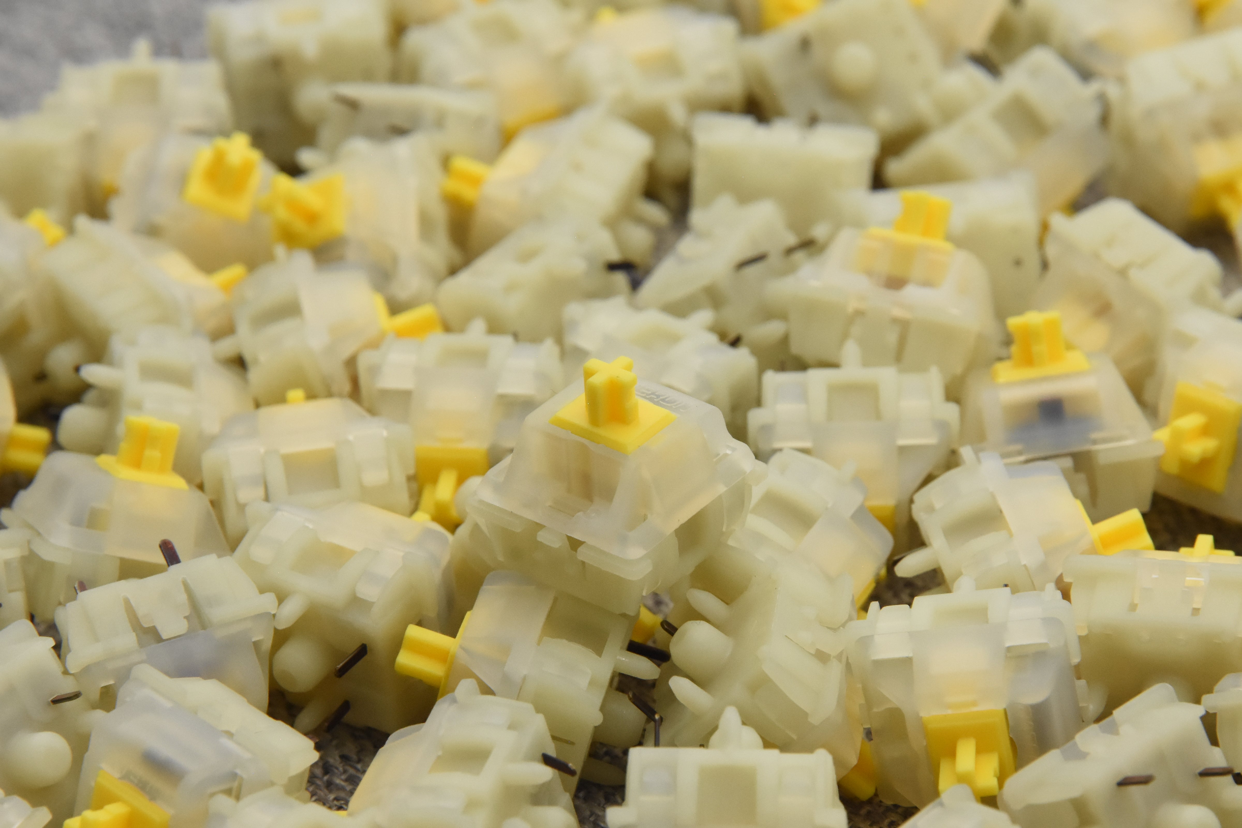 MODDED GATERON MILKY YELLOW PRO LINEAR SWITCH (10 PCS)