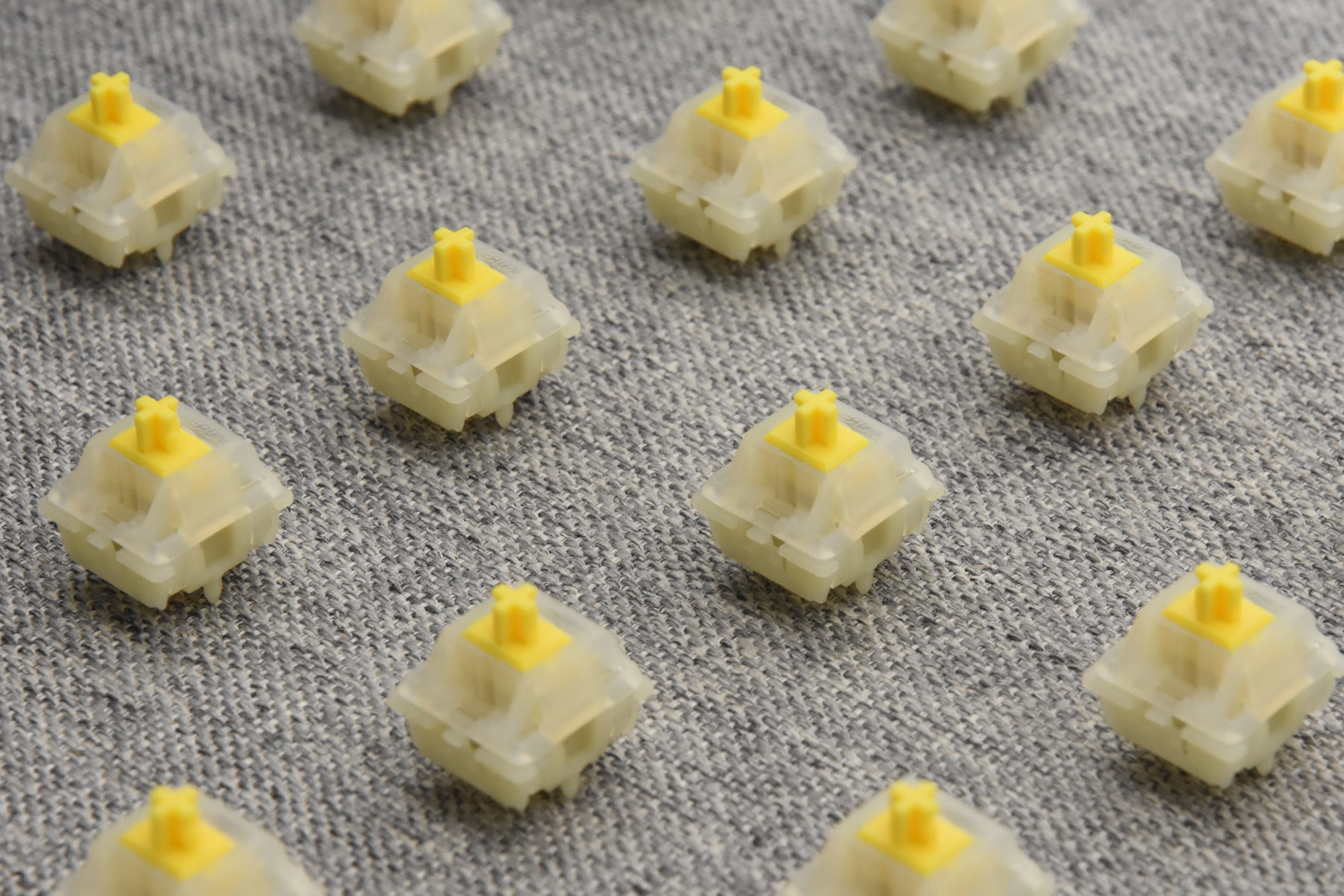 MODDED GATERON MILKY YELLOW PRO LINEAR SWITCH (10 PCS)