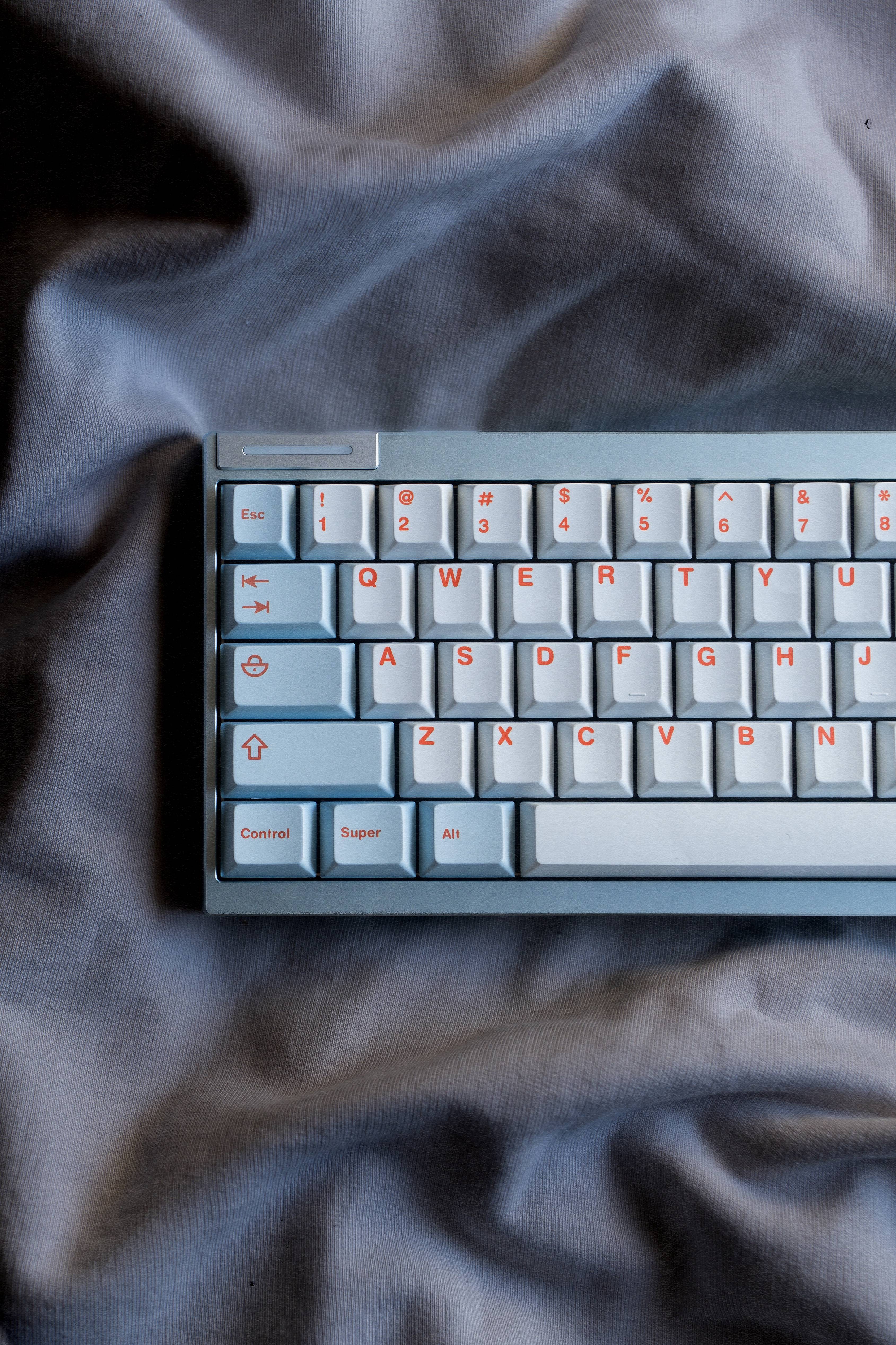 PRE-ORDER GOMASTER SALMON REBORN PBT DYE-SUBLIMATION KEYCAP SET