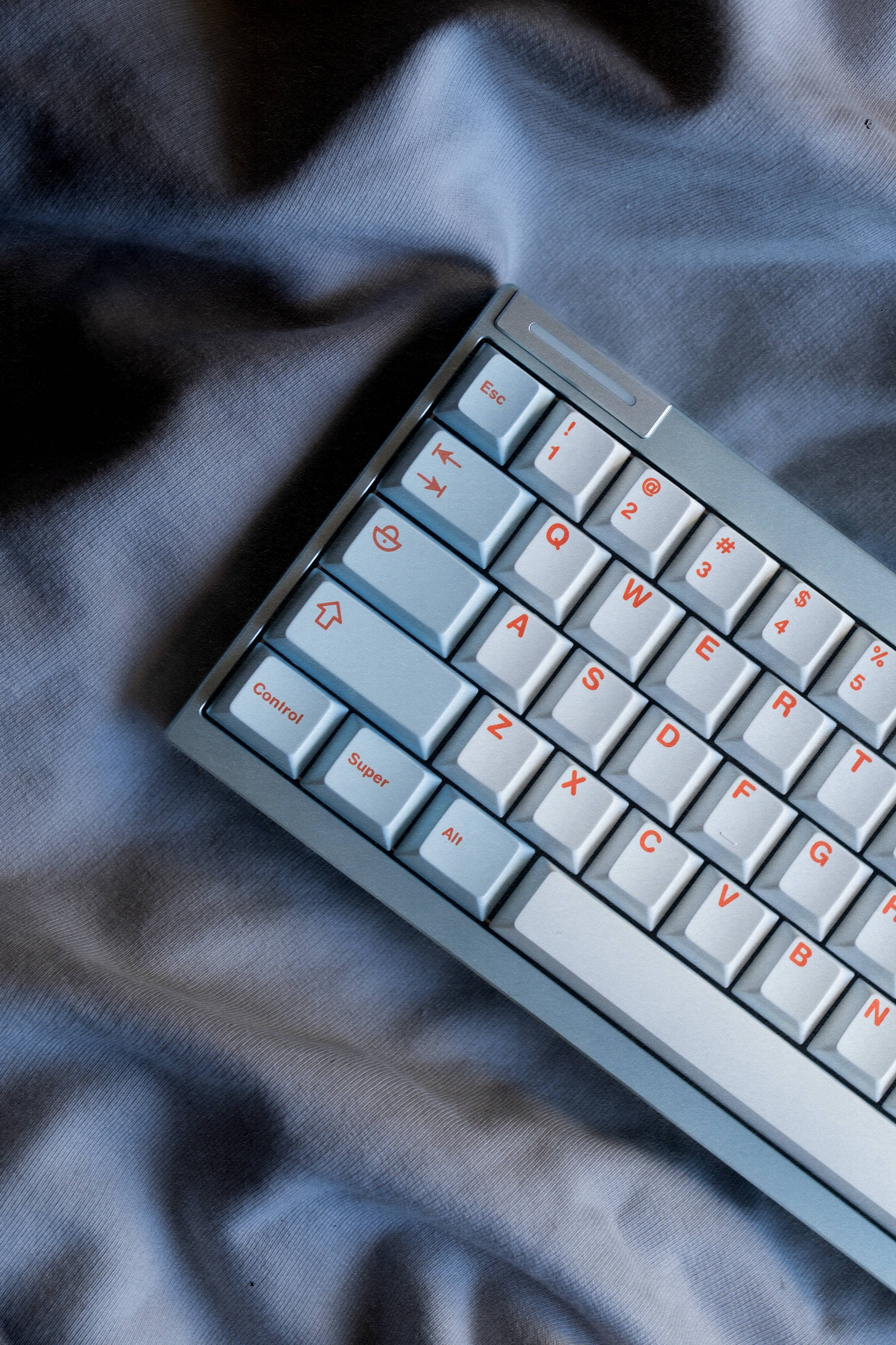 PRE-ORDER GOMASTER SALMON REBORN PBT DYE-SUBLIMATION KEYCAP SET