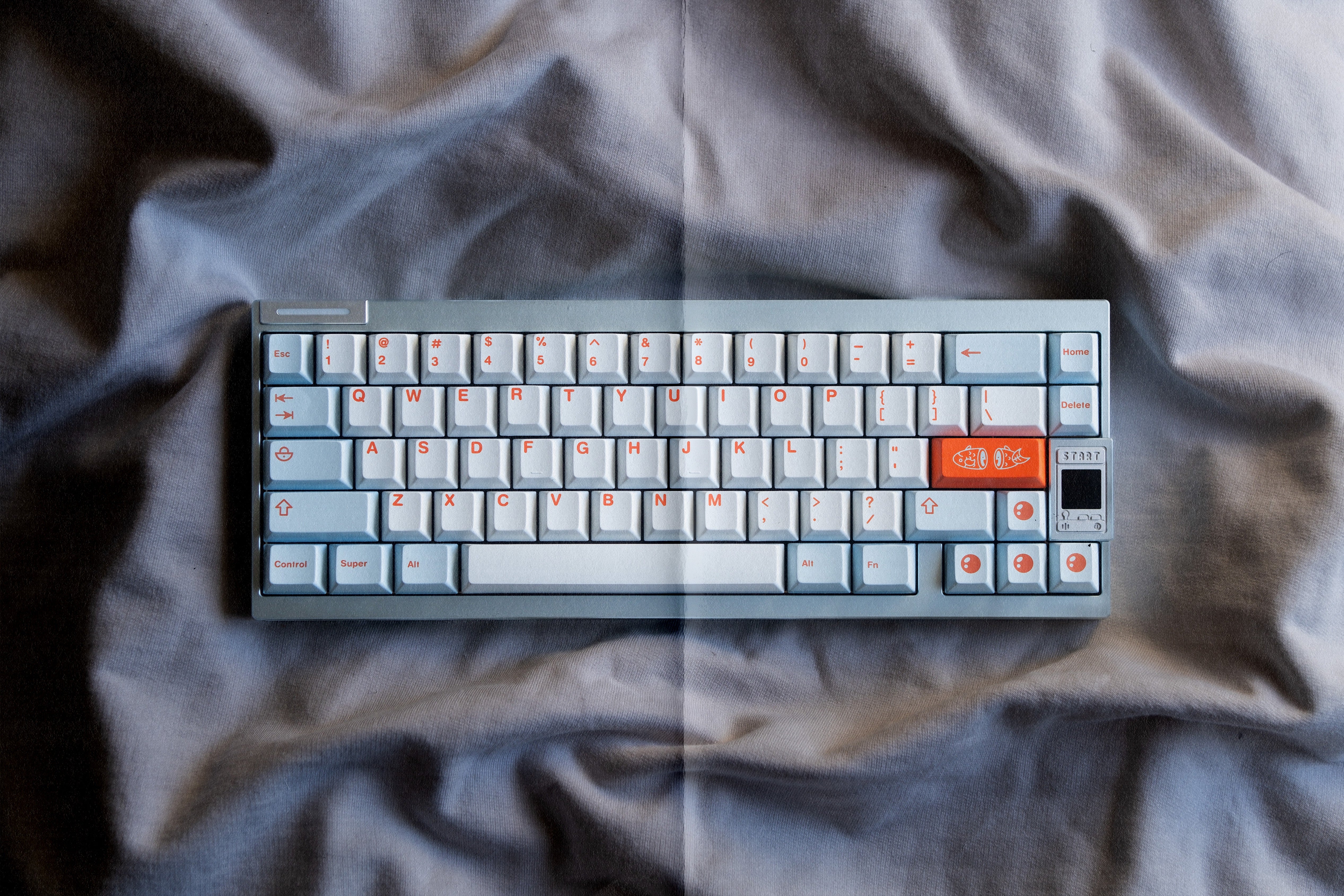 PRE-ORDER GOMASTER SALMON REBORN PBT DYE-SUBLIMATION KEYCAP SET